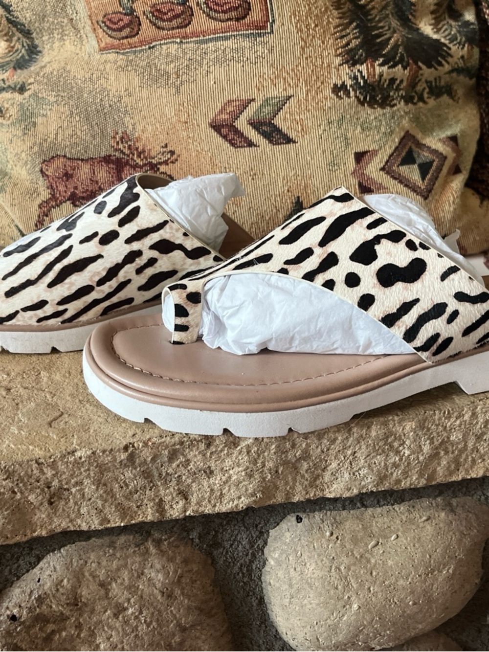 Donald J. Pliner Leopard Print Toe-Loop Sandals - Black & White